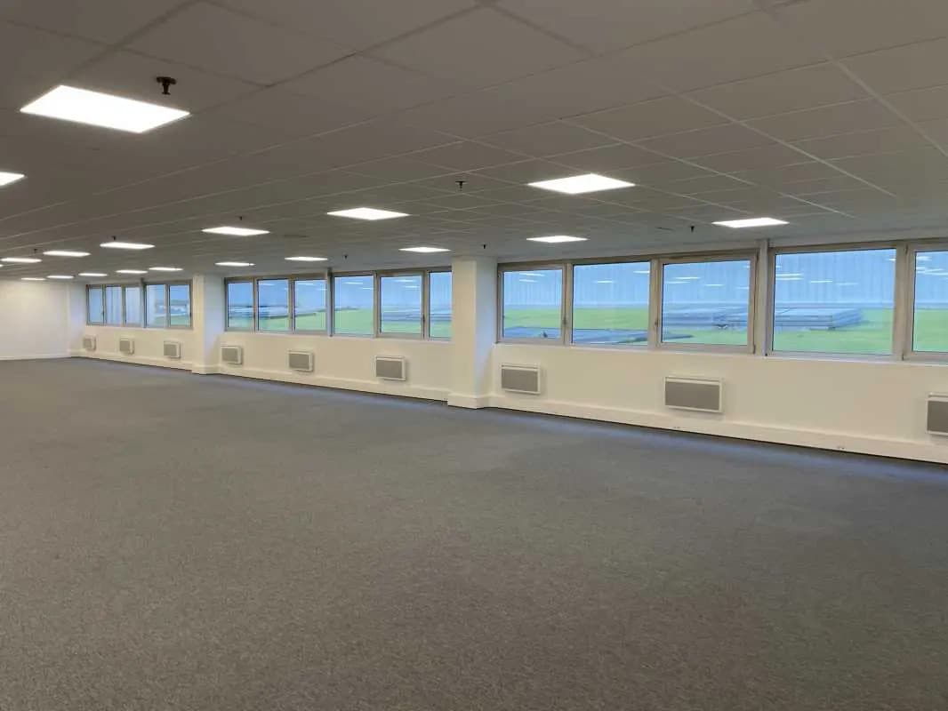 Office in Croissy-Beaubourg to rent Interior Photo- Image 1 of 1