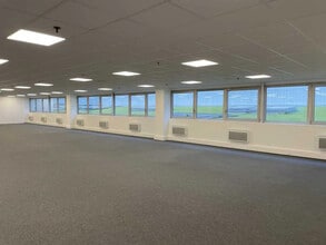 Office in Croissy-Beaubourg to rent Interior Photo- Image 1 of 1