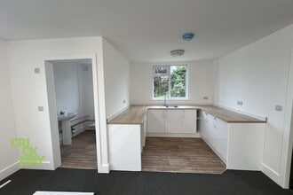 Deaks Lane, Haywards Heath to rent Interior Photo- Image 2 of 2