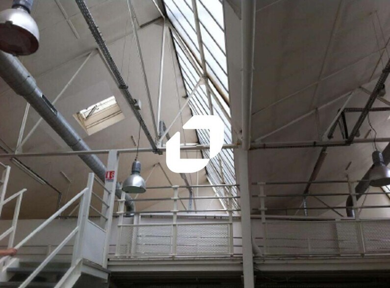 Office in Montreuil to rent - Interior Photo - Image 2 of 6