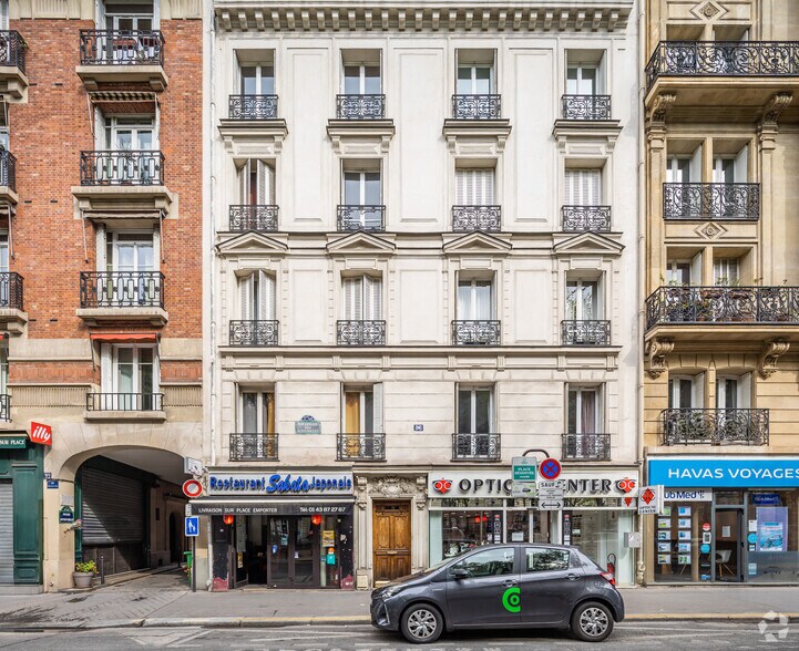 Retail in Paris to rent - Building Photo - Image 2 of 4