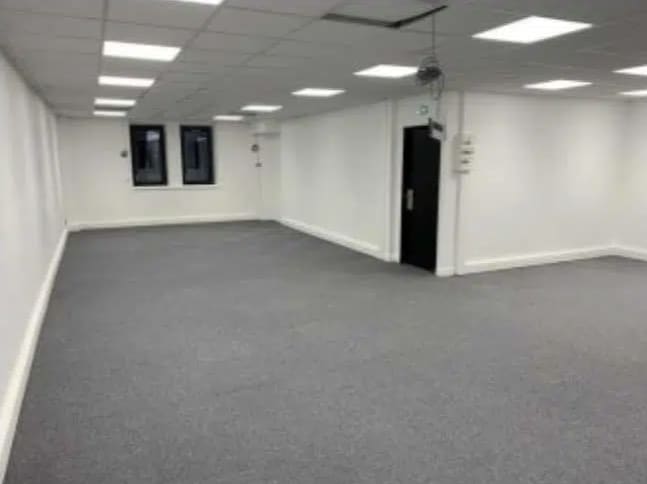 Office in Vénissieux to rent Interior Photo- Image 1 of 10