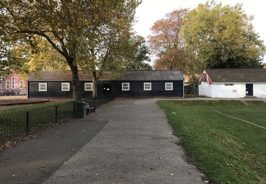 Queens Rd, Farnborough, GU14 6JU UK