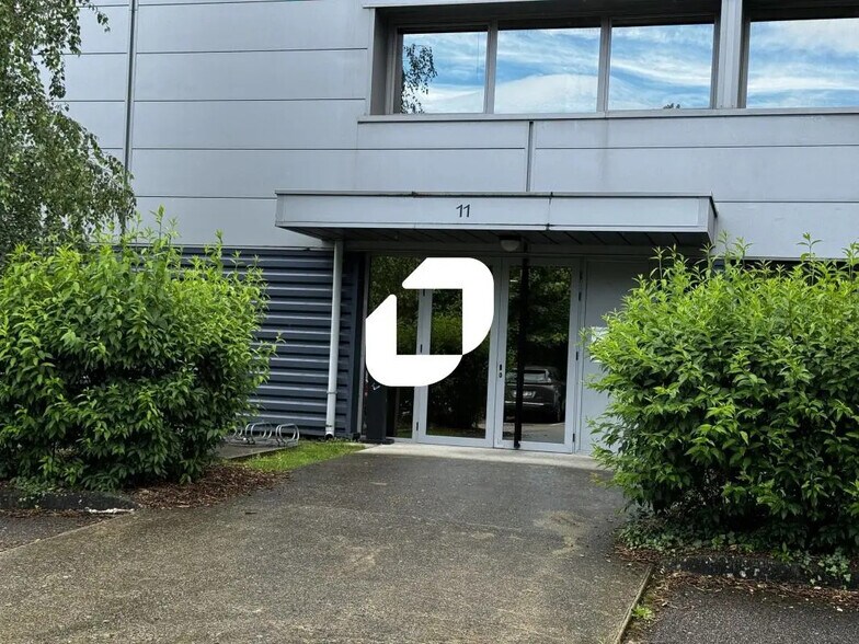 Office in Fontaine to rent - Building Photo - Image 2 of 10