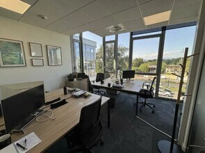 Office in Limonest to rent Interior Photo- Image 2 of 10