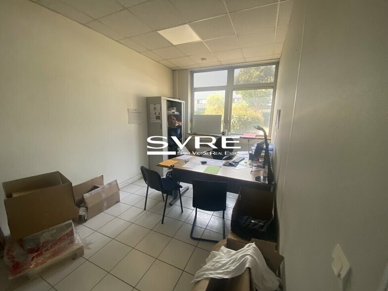 Office in Marseille to rent - Building Photo - Image 2 of 11