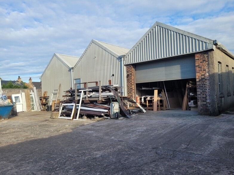 11 Scotia Pl, Falkirk to rent - Building Photo - Image 2 of 2