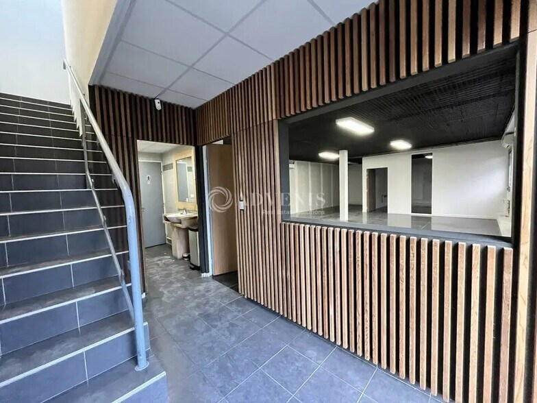 Light Industrial in Gennevilliers to rent - Interior Photo - Image 2 of 8