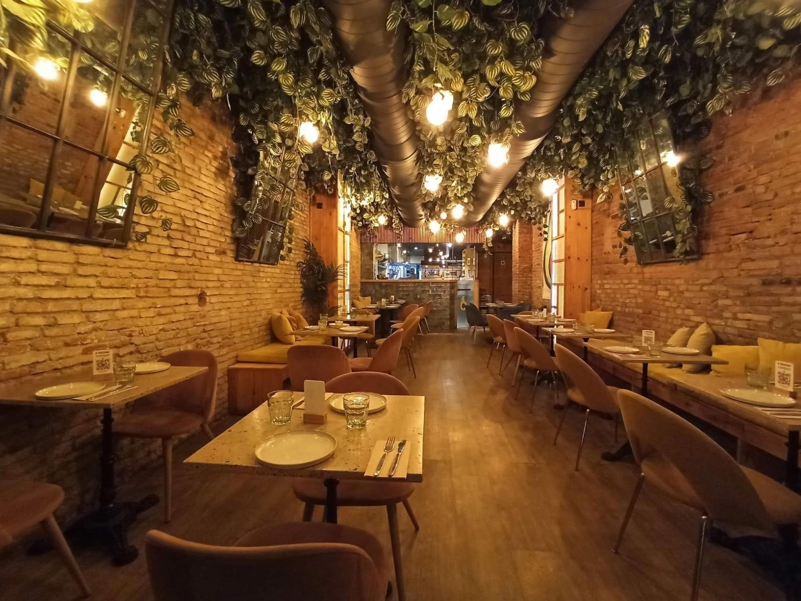 Retail in Barcelona, Barcelona to rent Interior Photo- Image 1 of 18