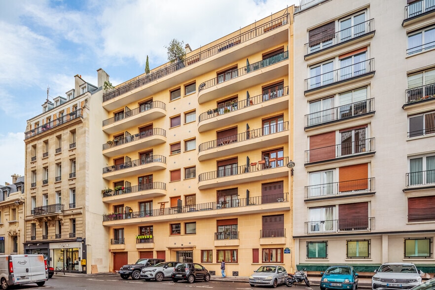 Build-to-Rent in Paris for sale - Primary Photo - Image 1 of 2