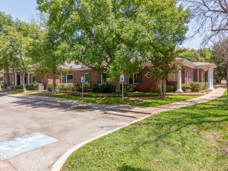 4301 Brown Trl, Colleyville, TX for rent - Building Photo - Image 2 of 6