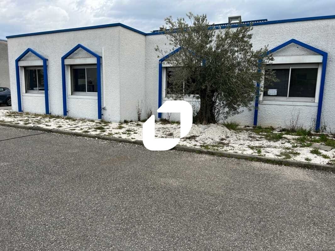 Office in Genas to rent Building Photo- Image 1 of 9