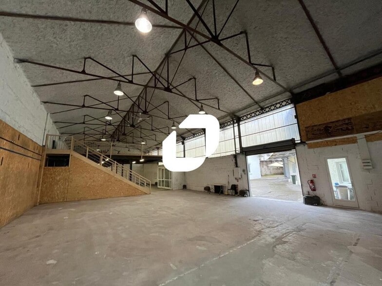 Light Industrial in Lyon to rent - Building Photo - Image 1 of 22