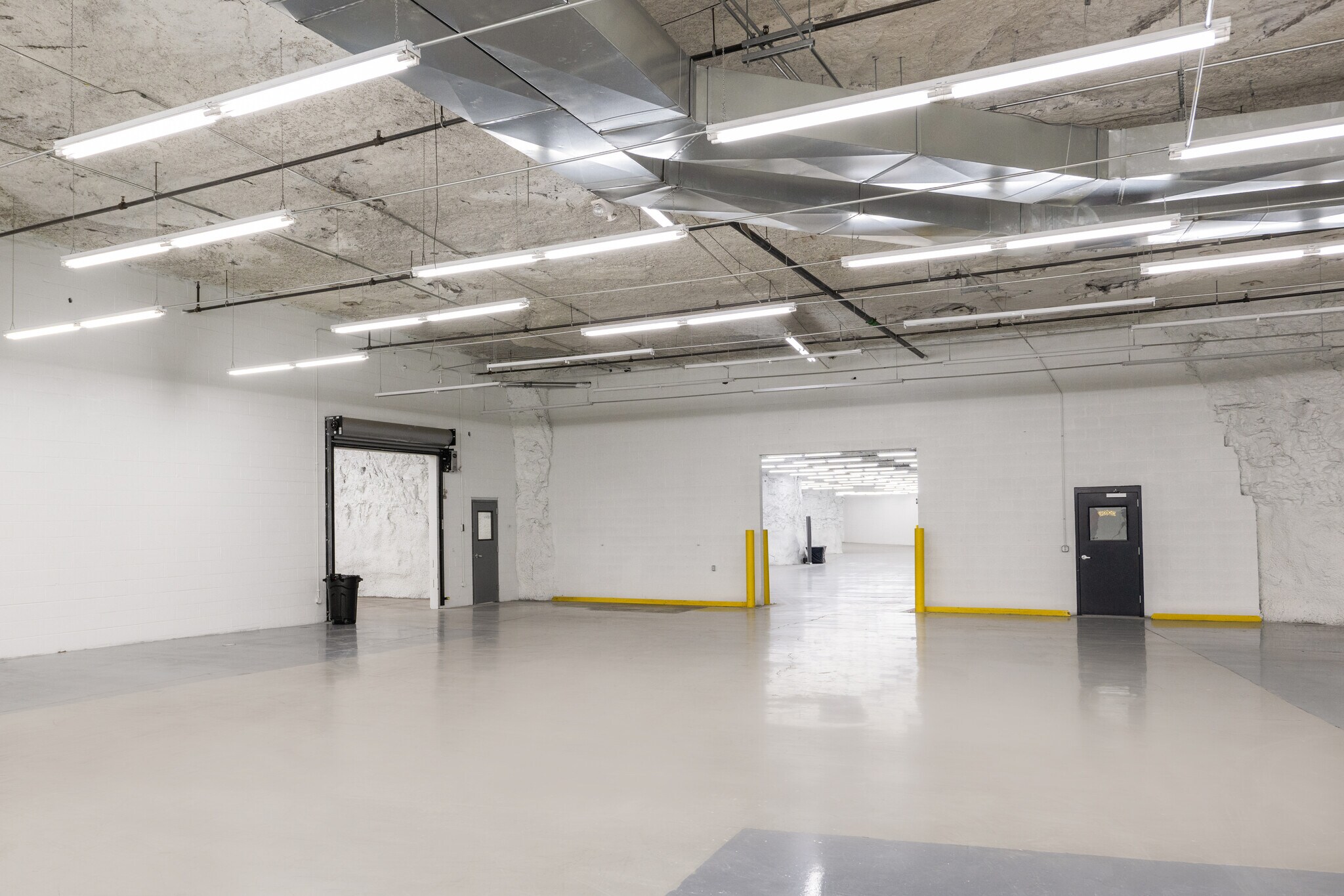 5351 Lee's Summit Rd, Kansas City, MO to rent Interior Photo- Image 1 of 10