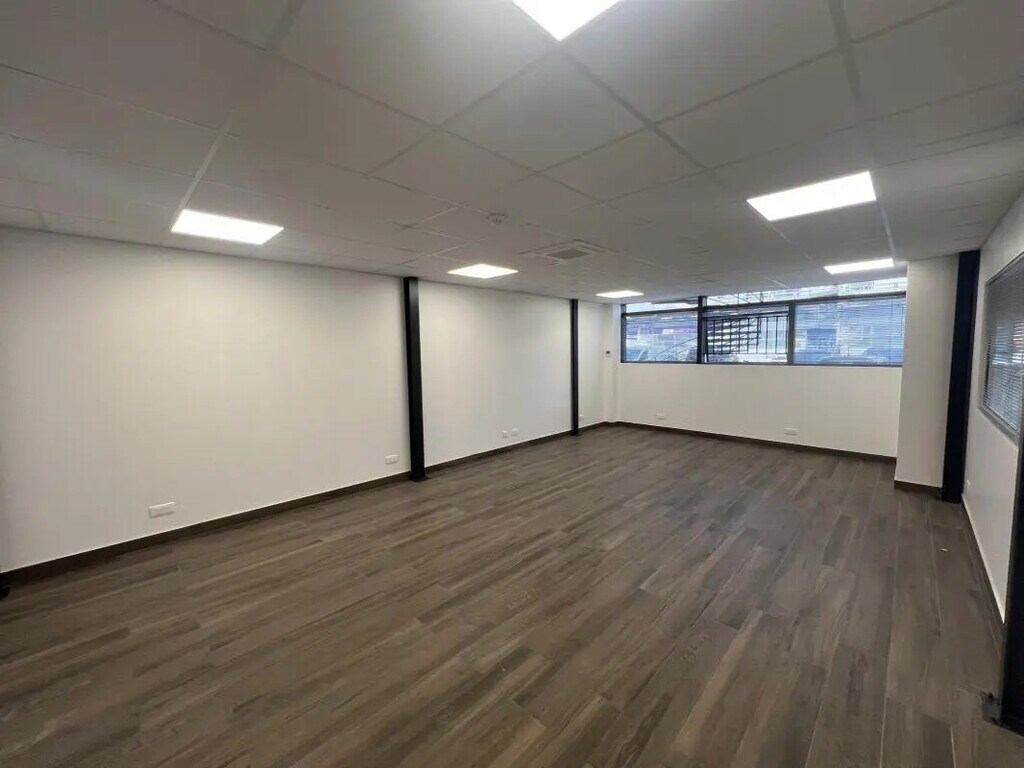 Location Bureaux 25 m² à 193 m² - Photo 1