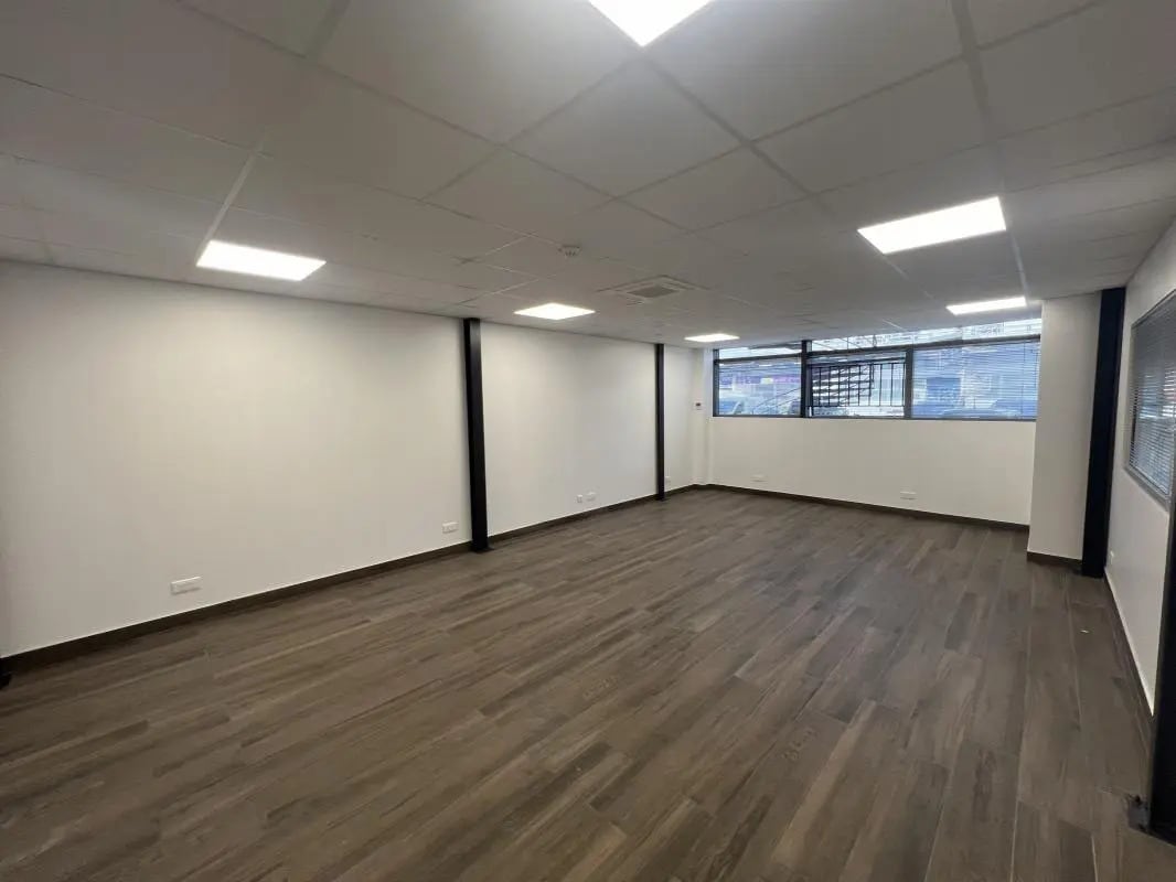 Office in Pantin to rent Interior Photo- Image 1 of 11