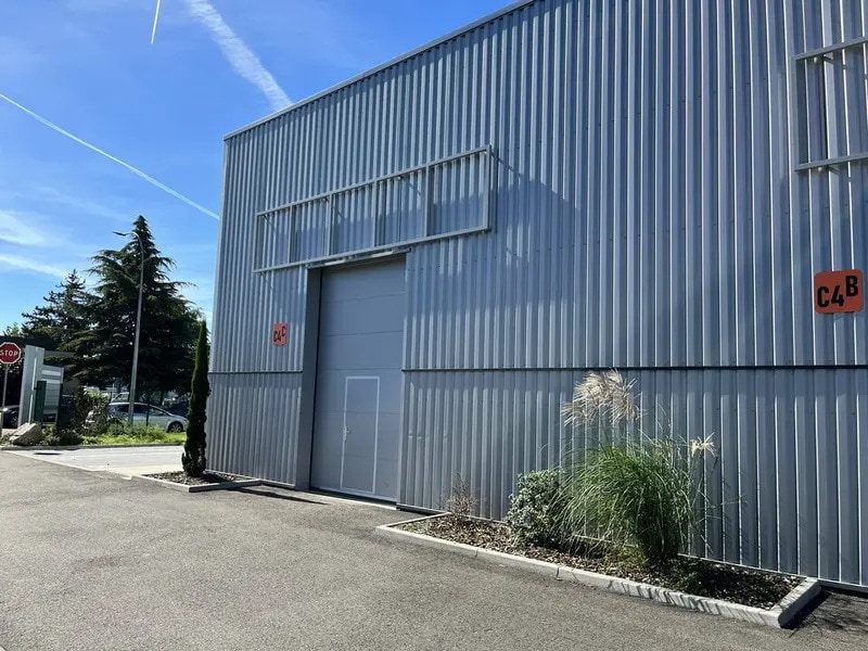 Location Local d'activités 24 m² à 200 m² - Photo 1