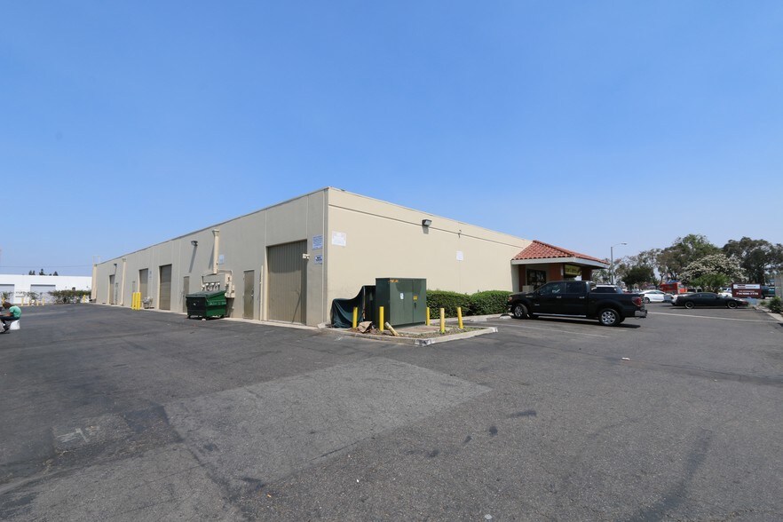 200-220 S Grand Ave, Santa Ana, CA for rent - Building Photo - Image 3 of 5