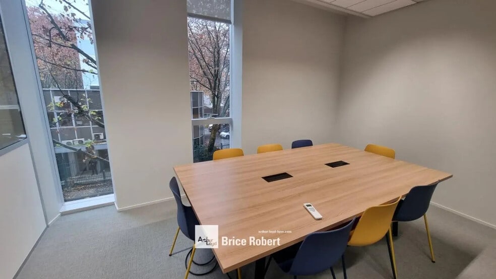 Office in Villeurbanne to rent - Interior Photo - Image 2 of 10