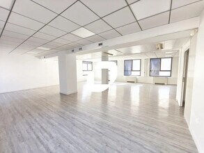 Office in Nogent-sur-Marne to rent Interior Photo- Image 1 of 6