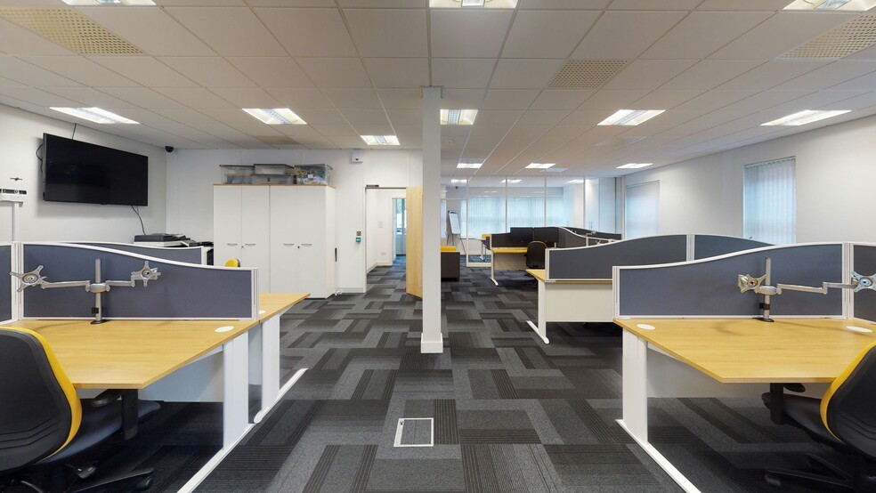 Siskin Pky E, Coventry to rent - Building Photo - Image 3 of 12