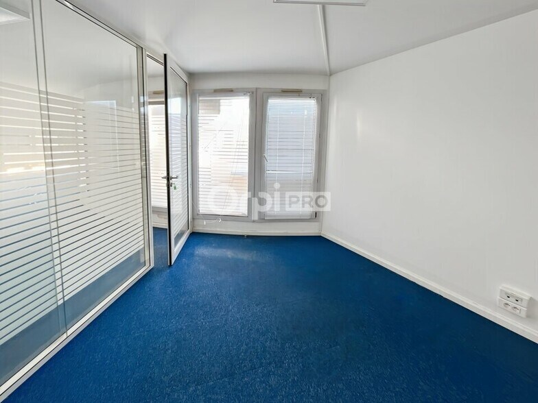 Office in Marseille to rent - Building Photo - Image 2 of 10