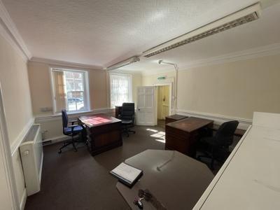 24 St Edmunds Church St, Salisbury to rent - Interior Photo - Image 2 of 3