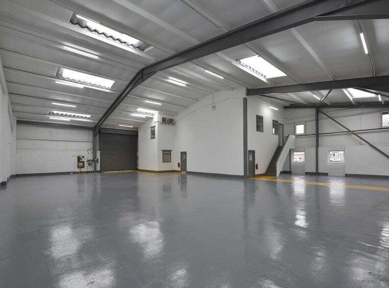 Tatton Ct, Warrington to rent - Building Photo - Image 2 of 8