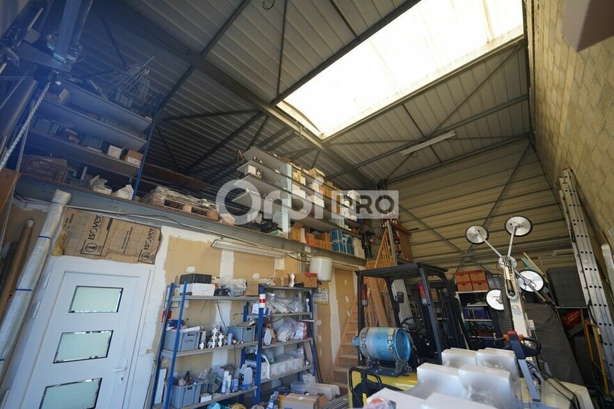 Light Industrial in Messimy for sale - Interior Photo - Image 2 of 12