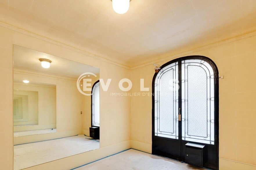 Office in Paris for sale - Interior Photo - Image 2 of 12