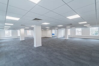 Parkway, Welwyn Garden City to rent Interior Photo- Image 2 of 6