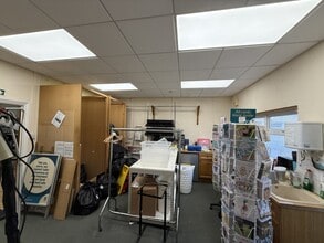 2-30 North Rd, Lancing to rent Interior Photo- Image 2 of 5