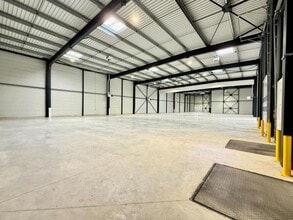 Industrial in Trappes for sale Interior Photo- Image 2 of 5