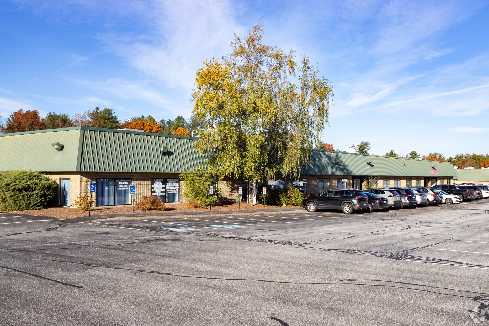 7 Perimeter Rd, Manchester, NH to rent Building Photo- Image 1 of 50