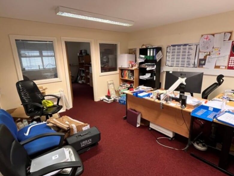 Brunel Dr, Newark to rent - Interior Photo - Image 2 of 6