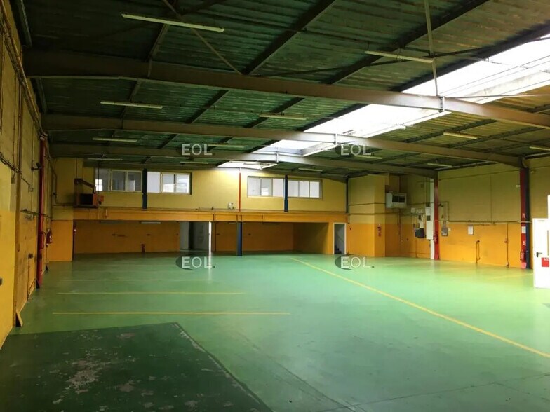 Light Industrial in Montreuil to rent - Interior Photo - Image 3 of 6