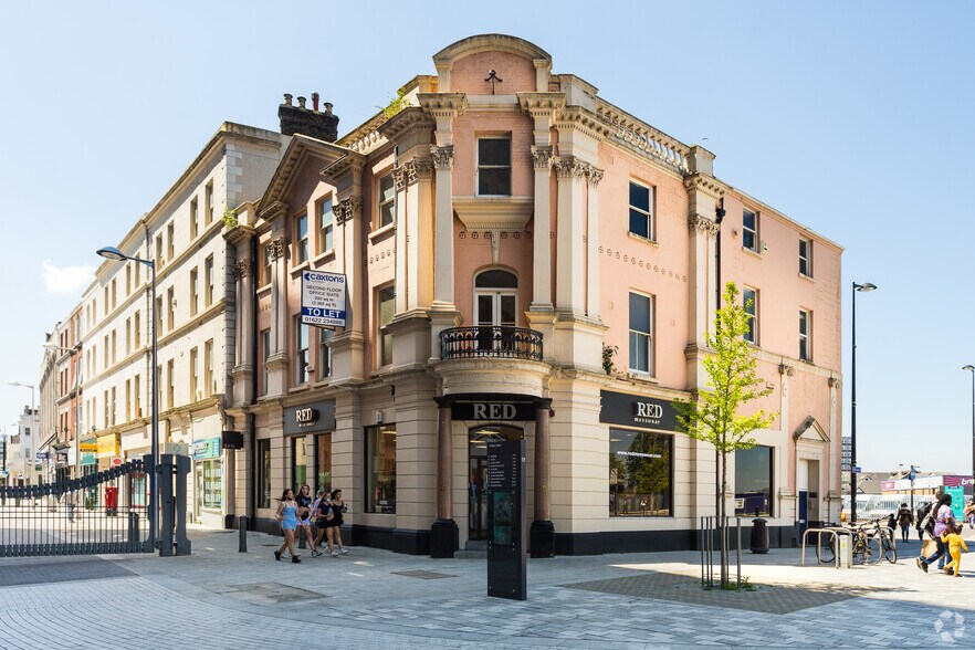 25 Military Rd, Chatham, ME4 4JG UK