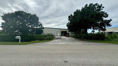 7485 Commercial Cir, Fort Pierce, FL for sale Building Photo- Image 1 of 31