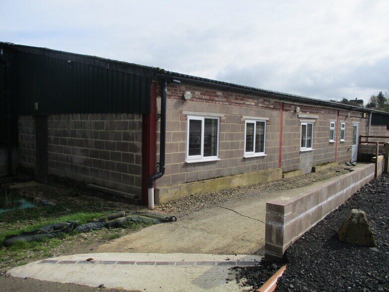 1 Upper Greenhill, Royal Wootton Bassett for sale - Primary Photo - Image 1 of 1