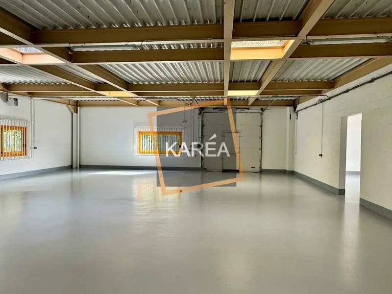 Light Industrial in Croissy-Beaubourg to rent Building Photo- Image 1 of 6