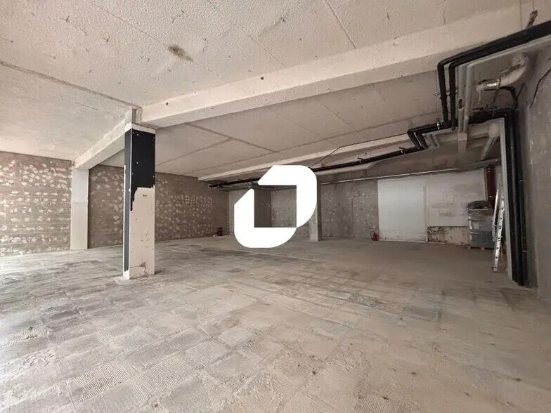 Retail in Boulogne-Billancourt to rent - Interior Photo - Image 3 of 3