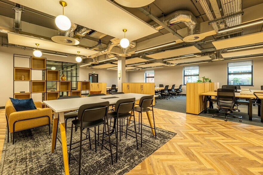 Silbury Blvd, Milton Keynes to rent - Building Photo - Image 2 of 15