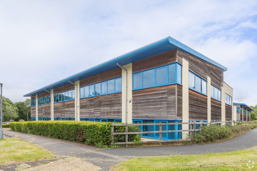 1-4 Whittle Ct, Milton Keynes to rent - Building Photo - Image 3 of 3