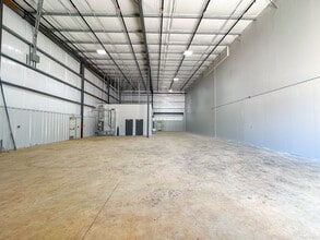 2000 Bob Wade NW ln, Huntsville, AL to rent Interior Photo- Image 1 of 36