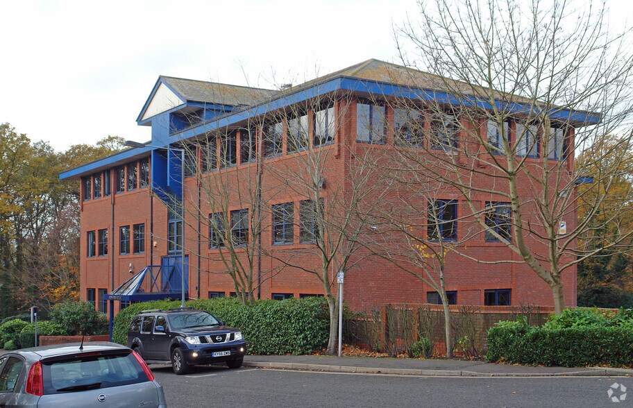 Harlington Way N, Fleet to rent - Building Photo - Image 2 of 6