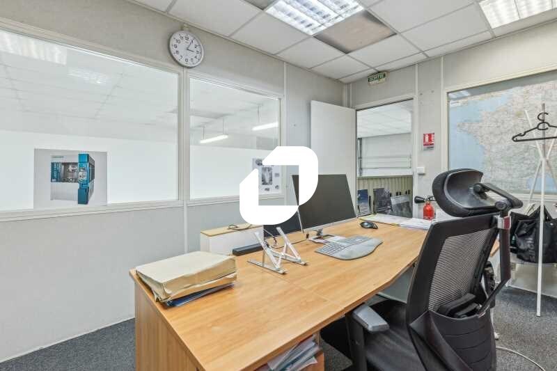 Light Industrial in Courbevoie to rent - Building Photo - Image 3 of 20