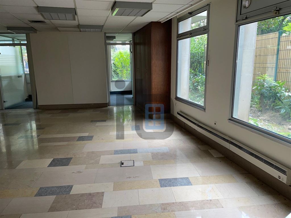 Office in Neuilly-sur-Seine to rent Interior Photo- Image 1 of 7