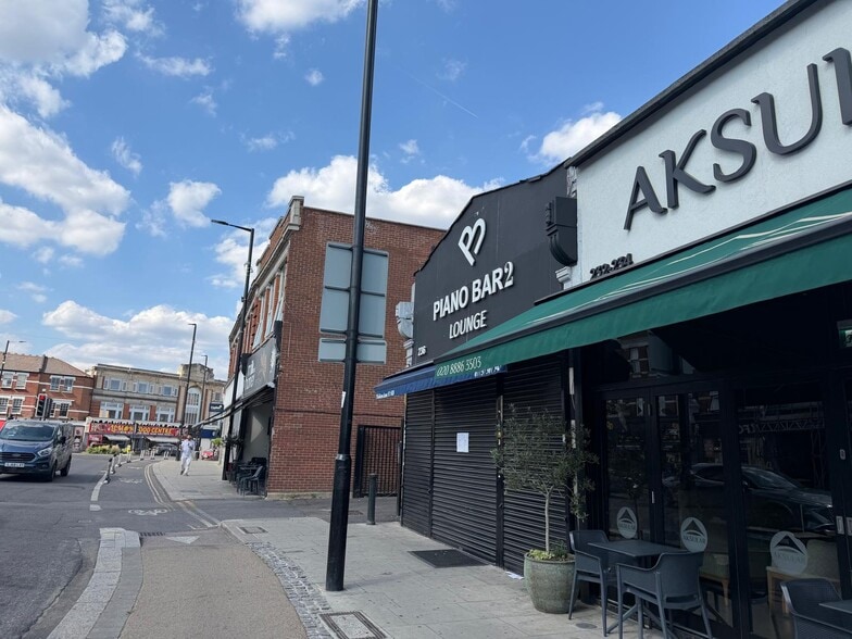 222-236 Green Lanes, London to rent - Building Photo - Image 3 of 3