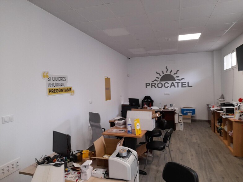 Retail in Cáceres, Cáceres for sale - Building Photo - Image 1 of 11