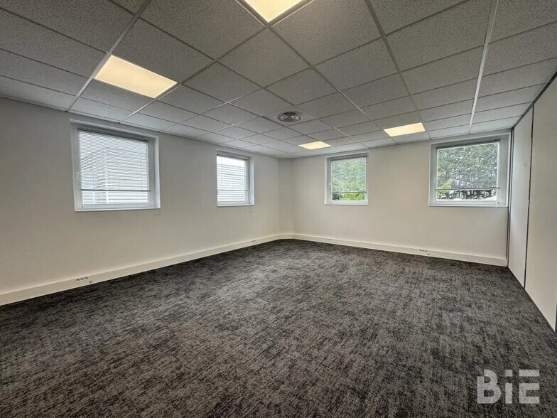 Office in Mérignac to rent - Interior Photo - Image 3 of 6